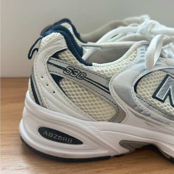 New Balance White Silver Running Shoes New Balance 530 Sneakers
Sz 7.5 w - Picture 2 of 8